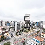 Ed Homelike Pinheiros by Okaeri Home - Ultimo Andar com Vista da Cidade - Metro Faria Lima- Internet 240MBPS - Garagem - Academia&Piscina