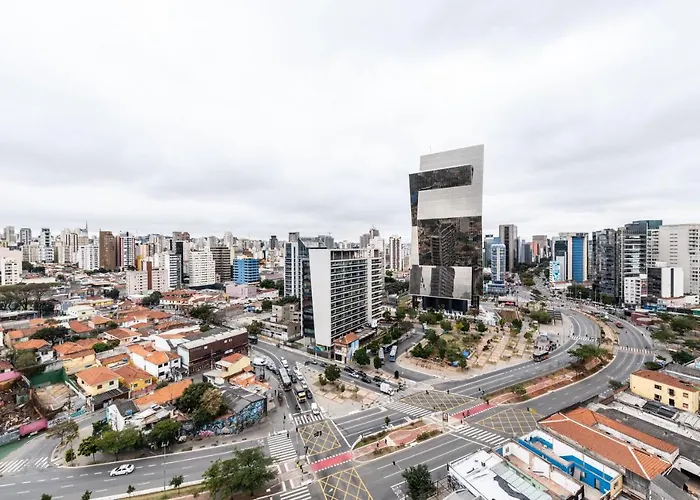 Ed Homelike Pinheiros by Okaeri Home - Ultimo Andar com Vista da Cidade - Metro Faria Lima- Internet 240MBPS - Garagem - Academia&Piscina